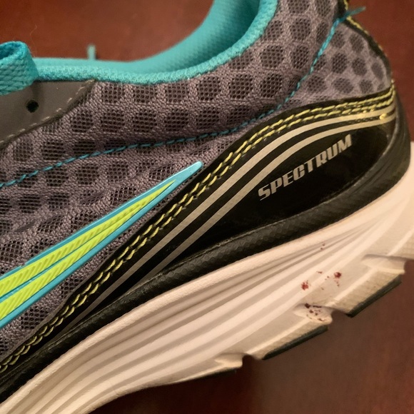 Saucony running shoes - Picture 2 of 3